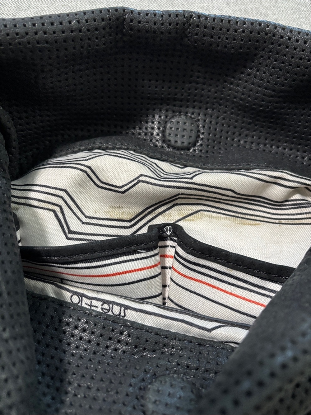 The She + Lo Rise Above Bucket Crossbody - Picture 14 of 14